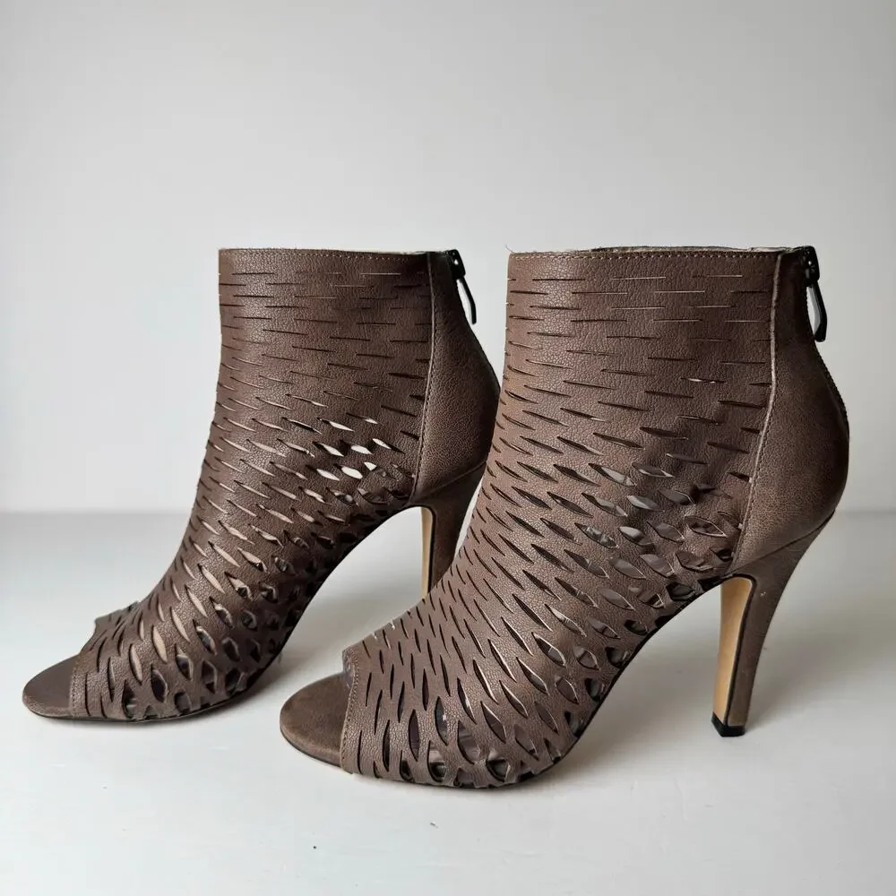 Vince Camuto Kandi Cutout Peep Toe Ankle Booties Brown Leather 7M Boho DateNight